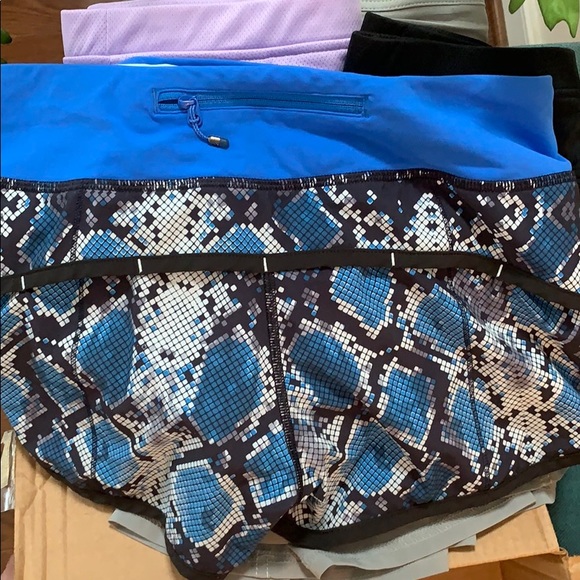 8pc bundle of sports tops & bottoms Lululemon etc - Picture 7 of 9